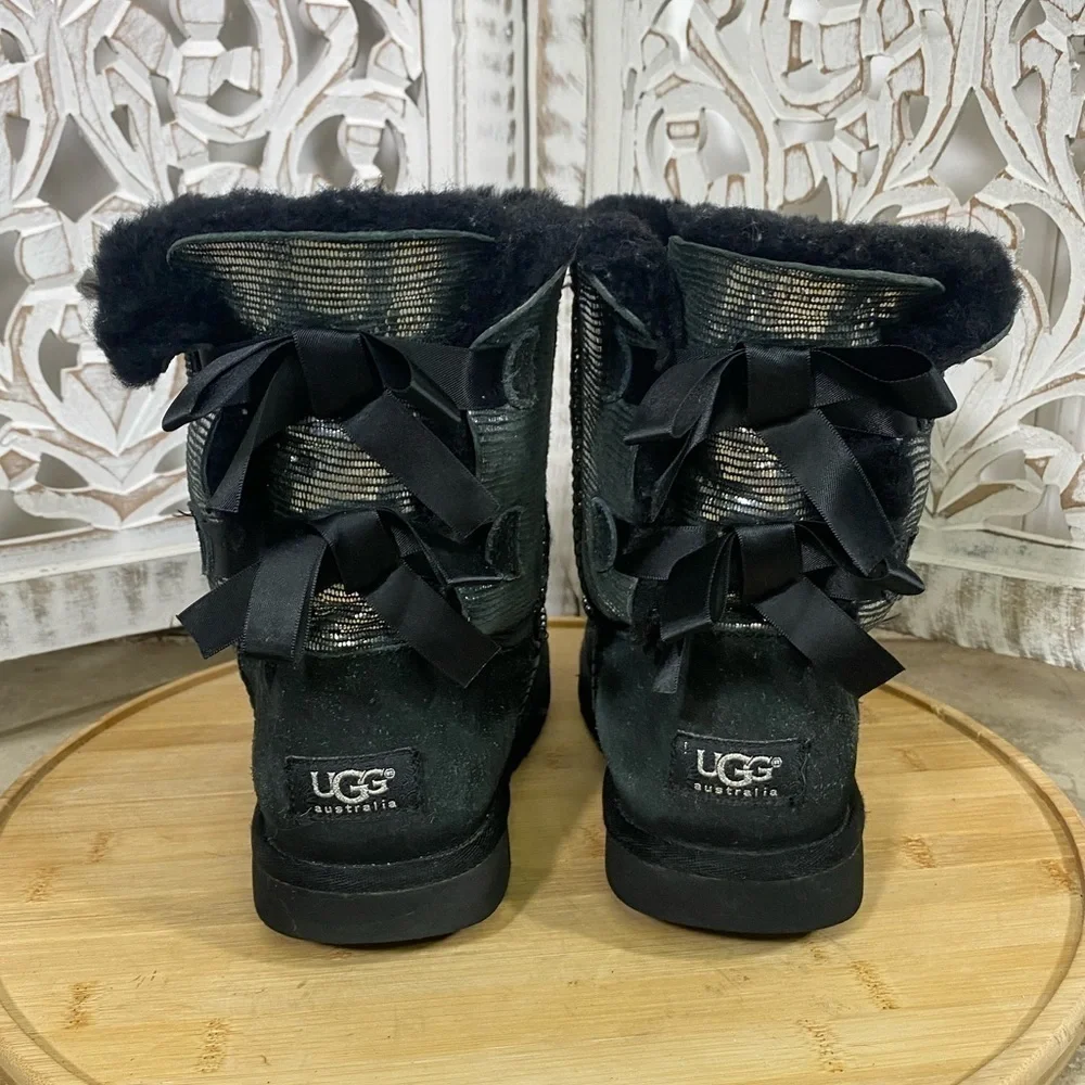 UGG Bailey Bow Lizard Black & Silver Women’s Size 6/ EU 36 Short Boots